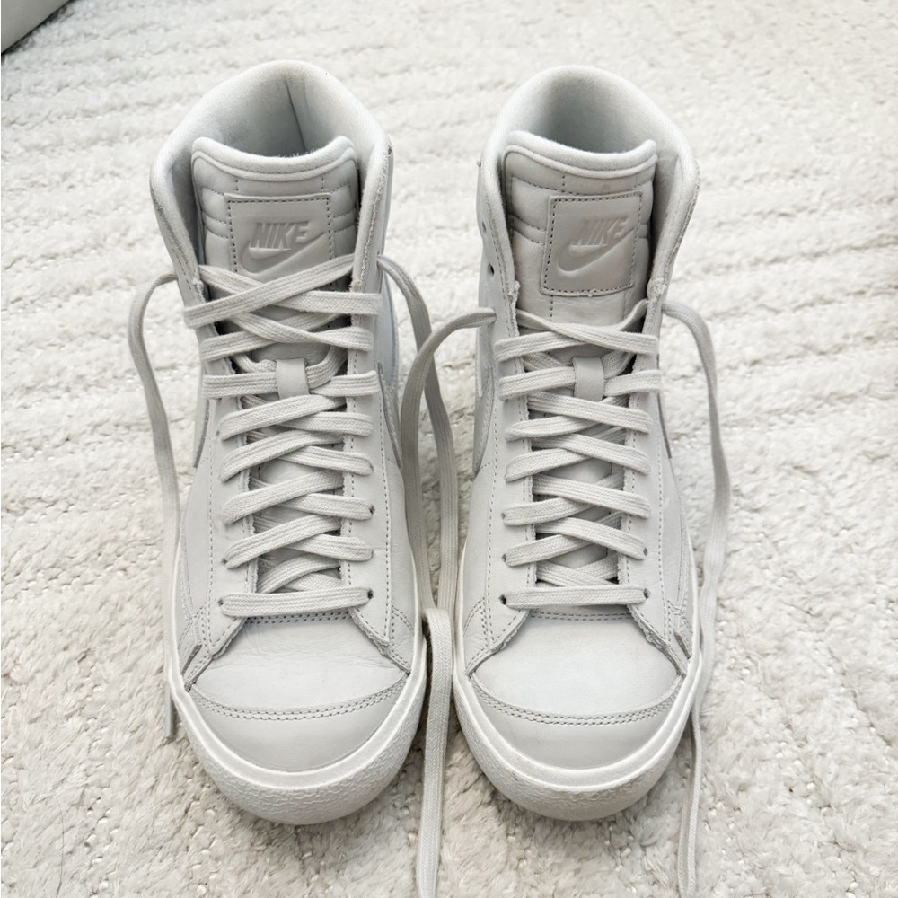 2022 Nike Blazers Mid ‘77 Photon Dust White - Size 8.5 Womens - Picture 6 of 6